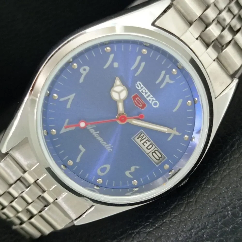 Vintage 1977 Seiko Automatic Mens Silver Watch W/daydate & Blue accents